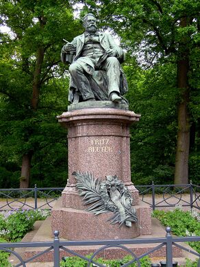 Fritz-Reuter-Denkmal (Neubrandenburg) 2.jpg