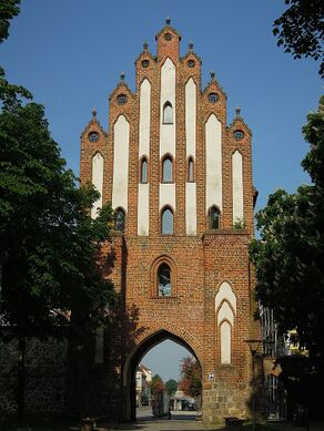 Neues Tor Neubrandenburg.jpg