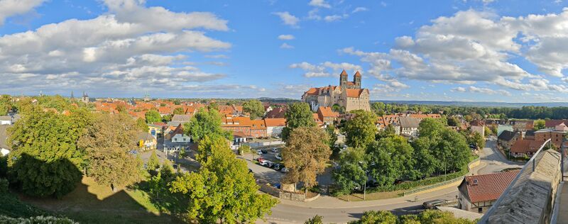 Panorama vom Muenzenberg.jpg